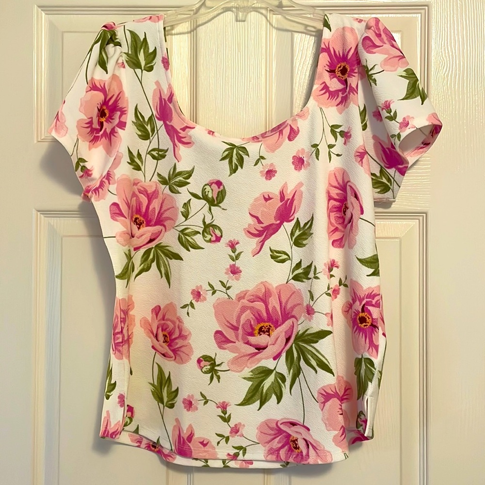 2 for $20 ⭐️ LulaRoe Marissa Top